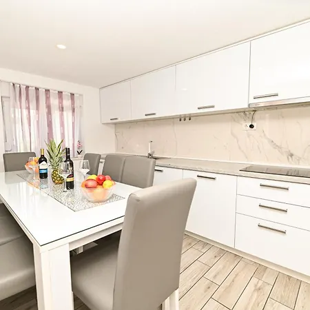 House Lucia Трогір